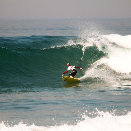 فندق إسموريزفي  Surfivor Surf Camp المظهر الخارجي الصورة