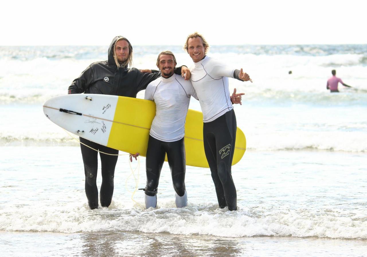 فندق إسموريزفي  Surfivor Surf Camp المظهر الخارجي الصورة