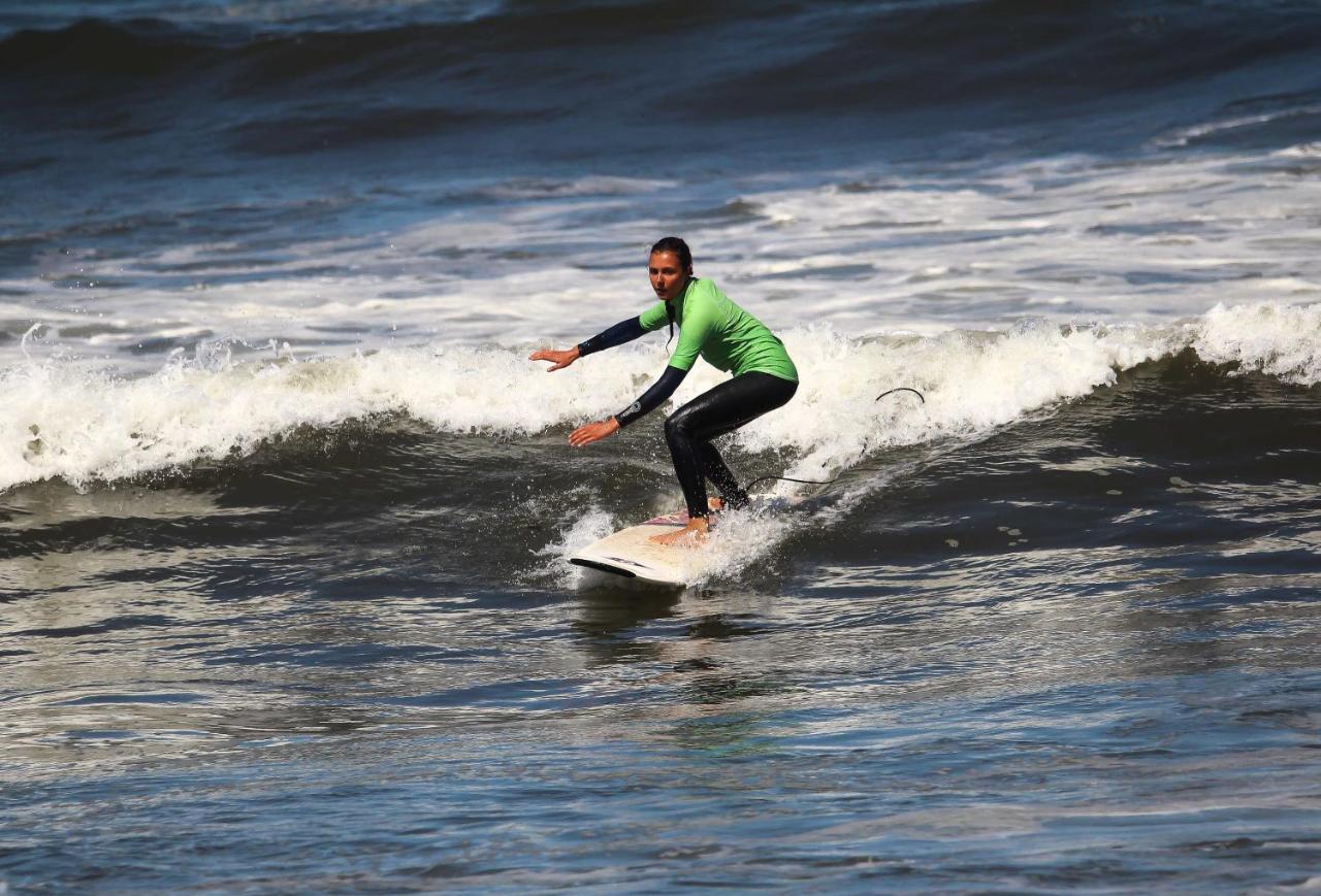 فندق إسموريزفي  Surfivor Surf Camp المظهر الخارجي الصورة